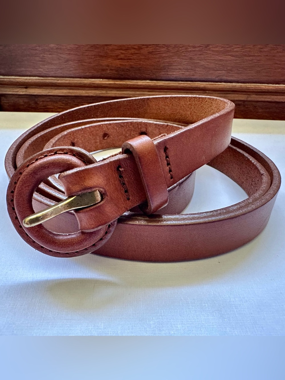 Classic Round-Buckle Leather Belt in Chestnut Brown